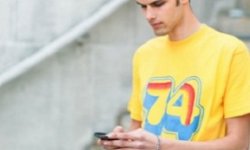 recharger son smartphone avec aide de son t shirt vignette