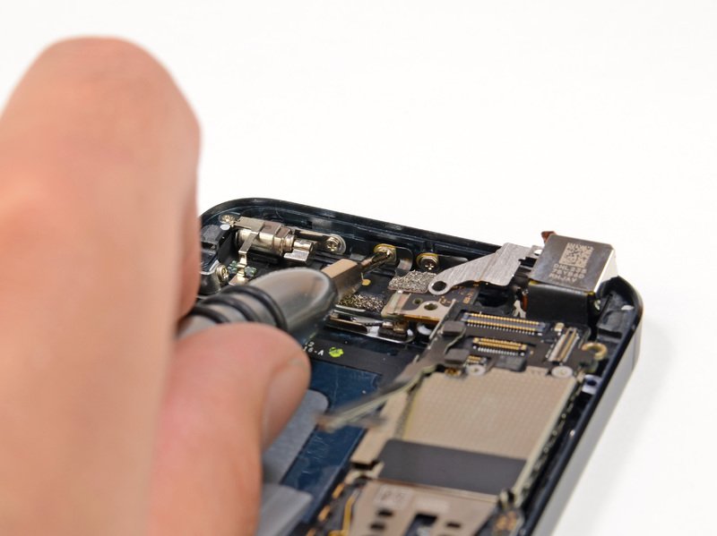 iphone-5-demontage-tear-down-ifixit-etape-10.